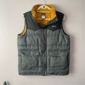Patagonia Men's Gray and Black Vest with Orange Lining